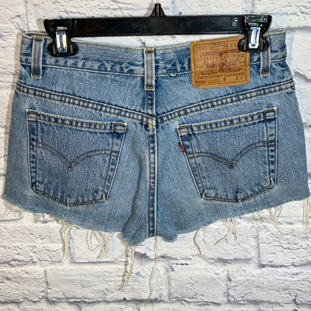 Urban Renewal Boho Floral Patch Upcycled Denim Levi’s Distressed Jean Shorts NWT